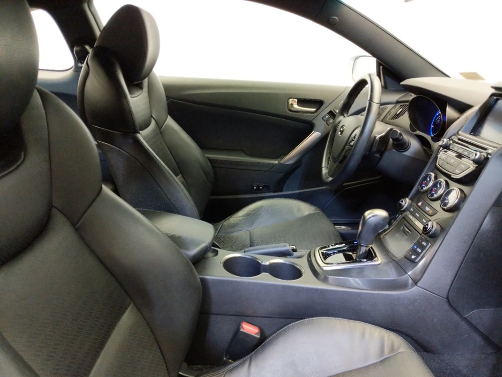 2015 Hyundai Genesis - Driver Rear Seat