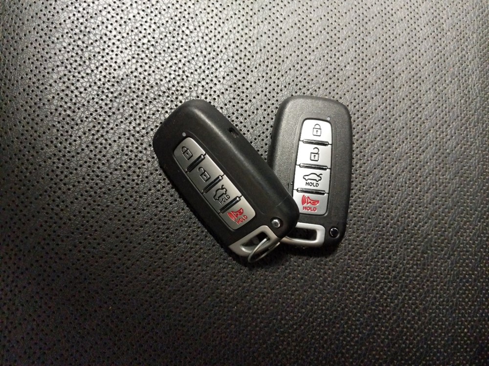 2015 Hyundai Genesis - Keys