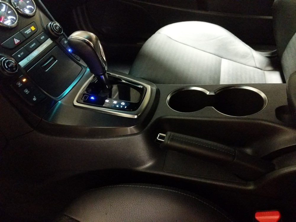 2015 Hyundai Genesis - Center Console/Cup Holders