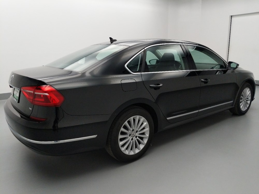 2016 Volkswagen Passat - Passenger Rear Side