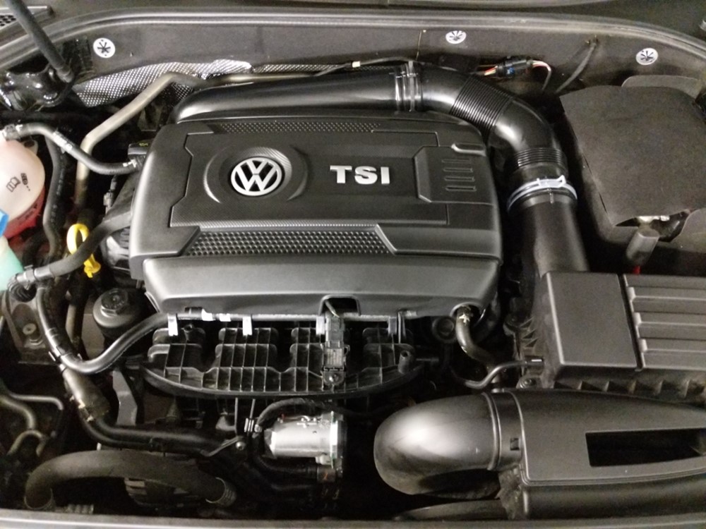 2016 Volkswagen Passat - Engine