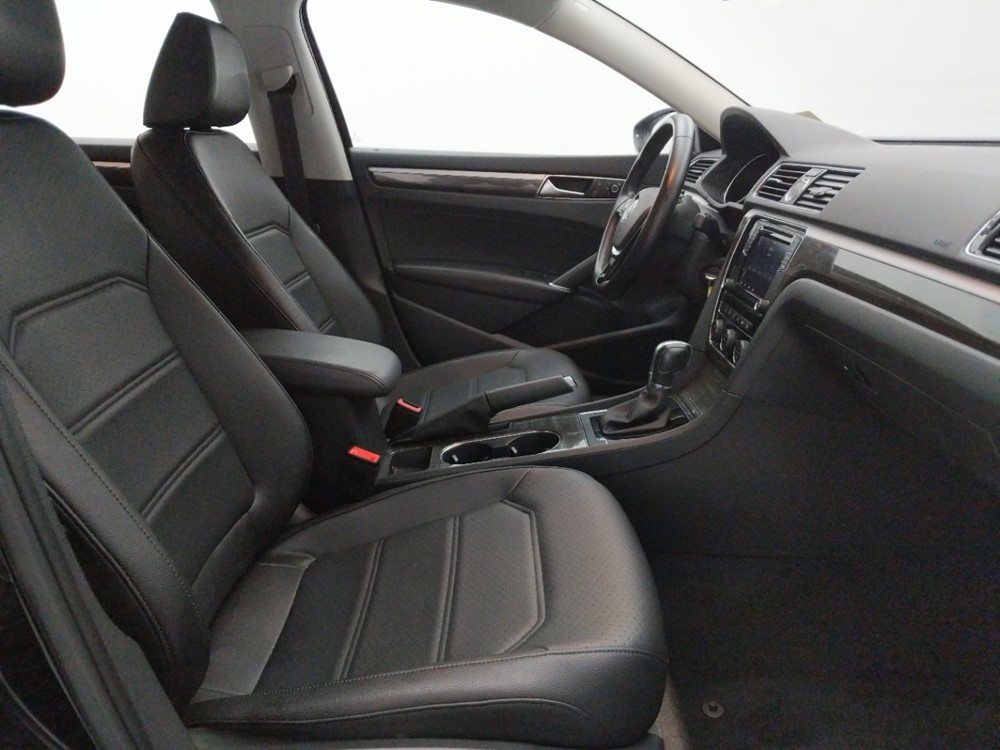 2016 Volkswagen Passat - Passenger Front Seat