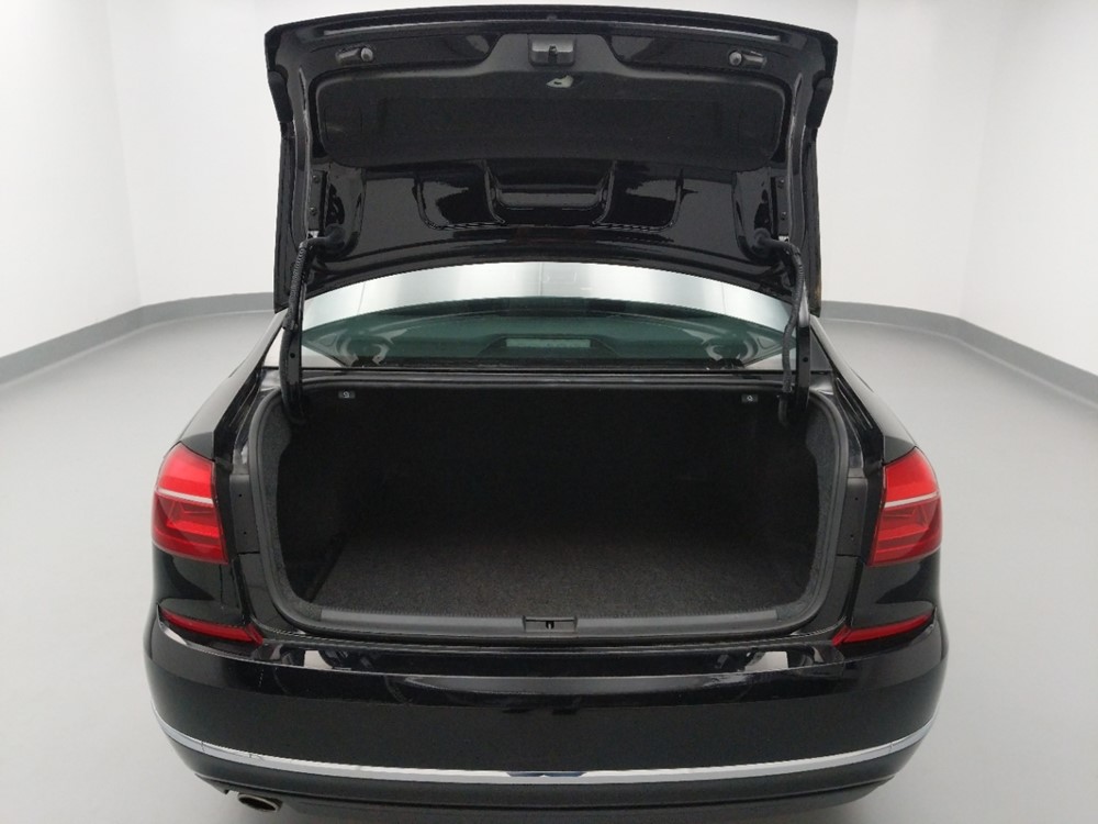 2016 Volkswagen Passat - Trunk