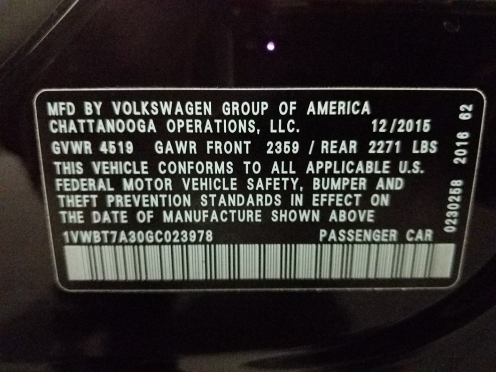 2016 Volkswagen Passat - VIN Plate