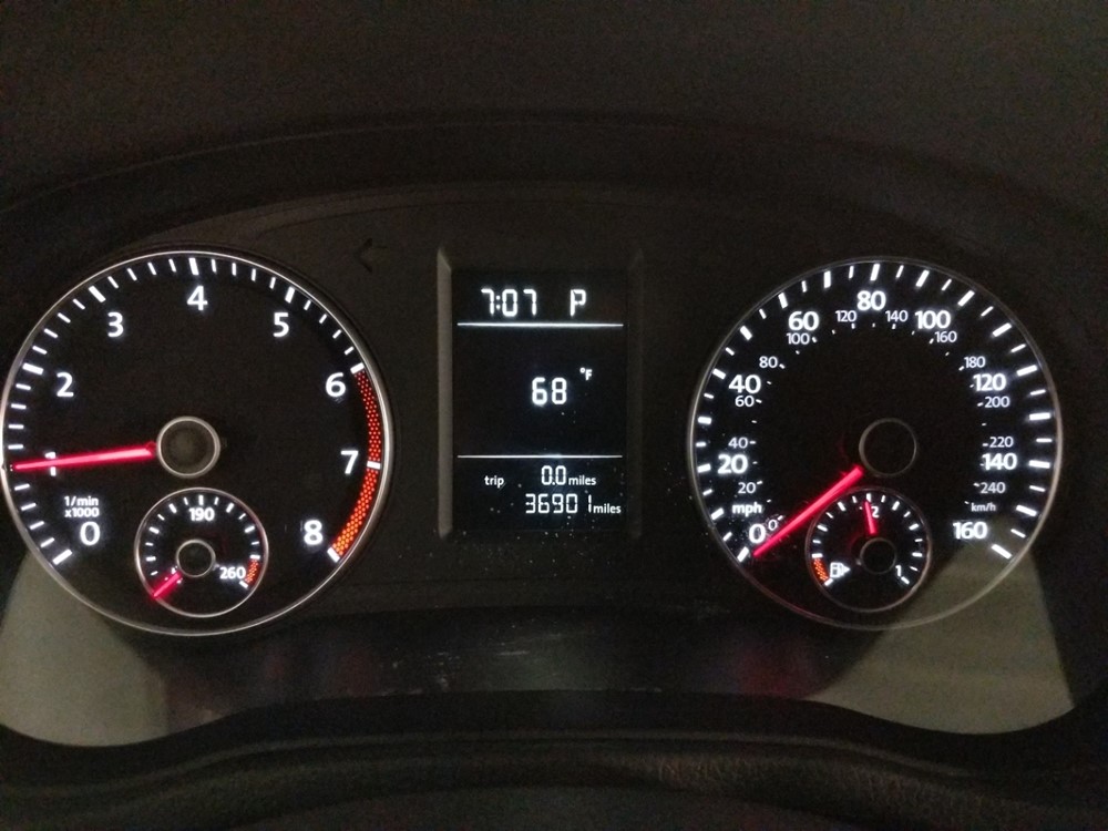 2015 Volkswagen Passat - Odometer Close Up
