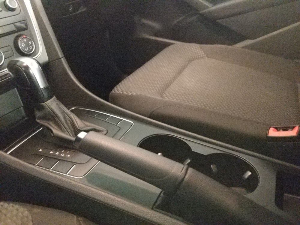 2015 Volkswagen Passat - Center Console/Cup Holders