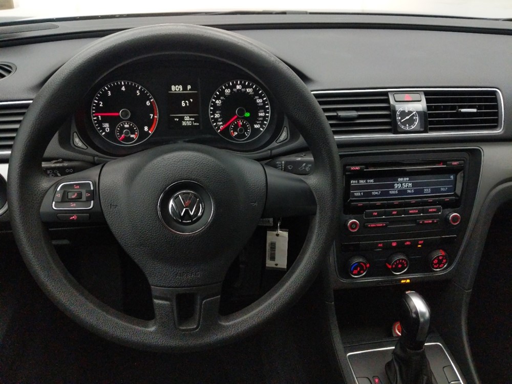 2015 Volkswagen Passat - Driver Dash