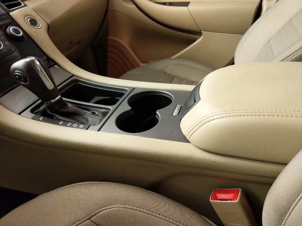 2014 Ford Taurus - Center Console/Cup Holders