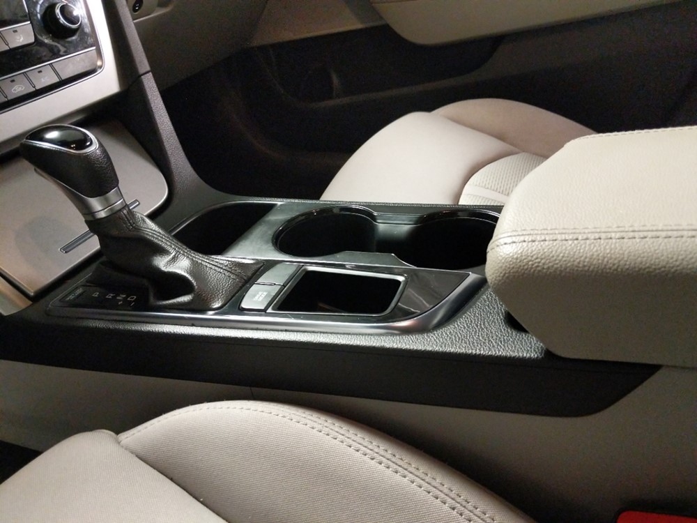2017 Hyundai Sonata - Center Console/Cup Holders