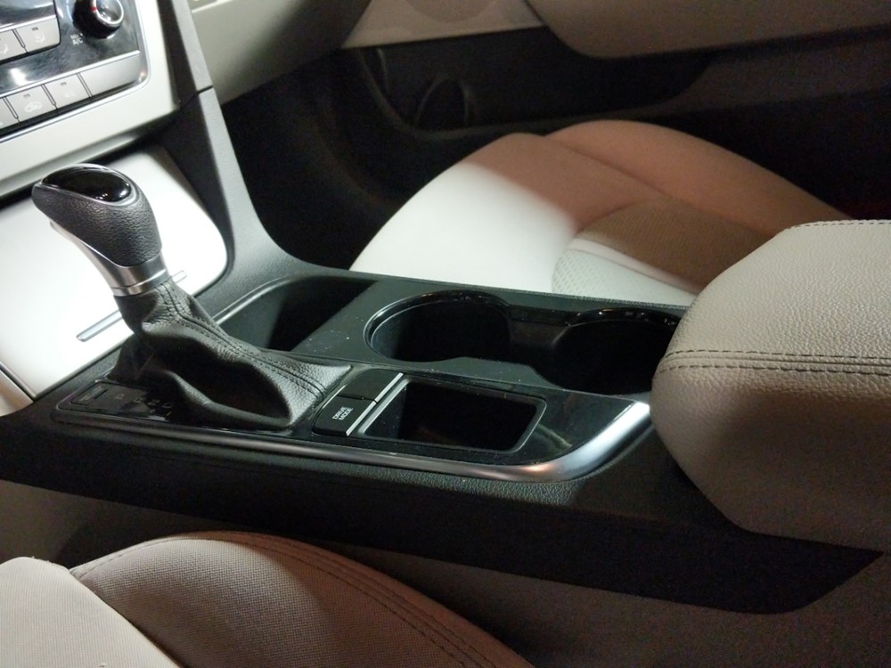 2017 Hyundai Sonata - Center Console/Cup Holders