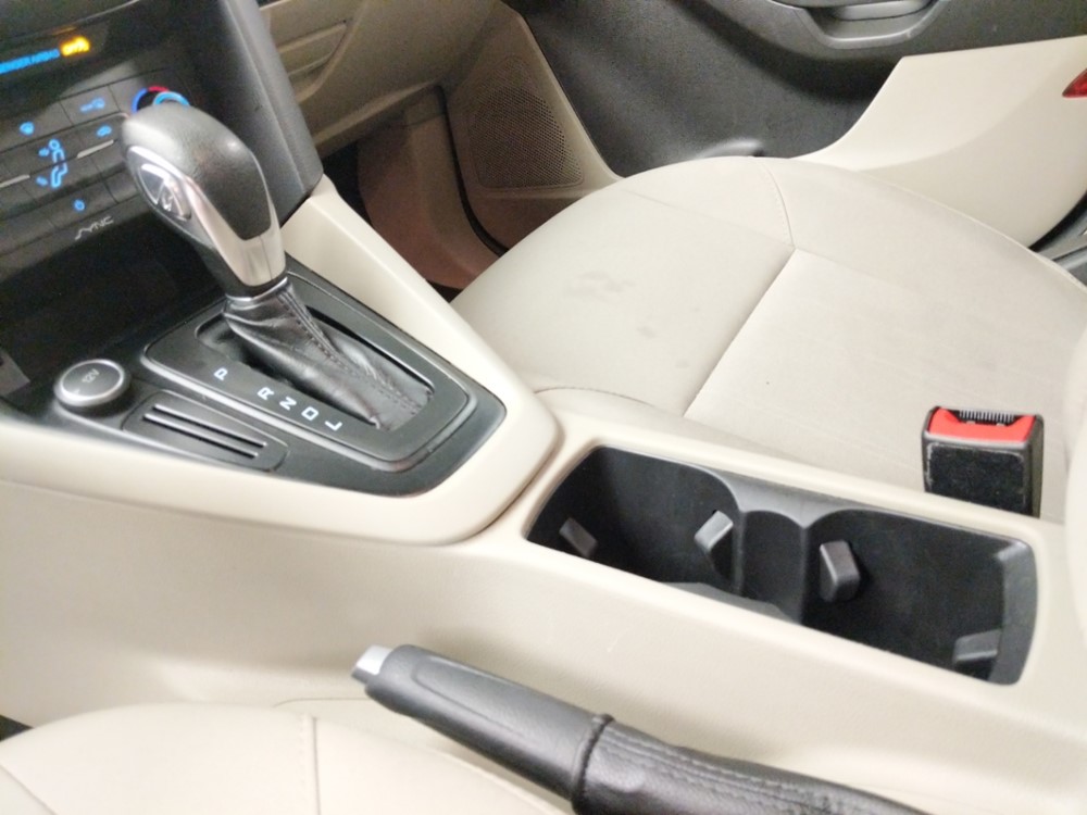2017 Ford Focus - Center Console/Cup Holders