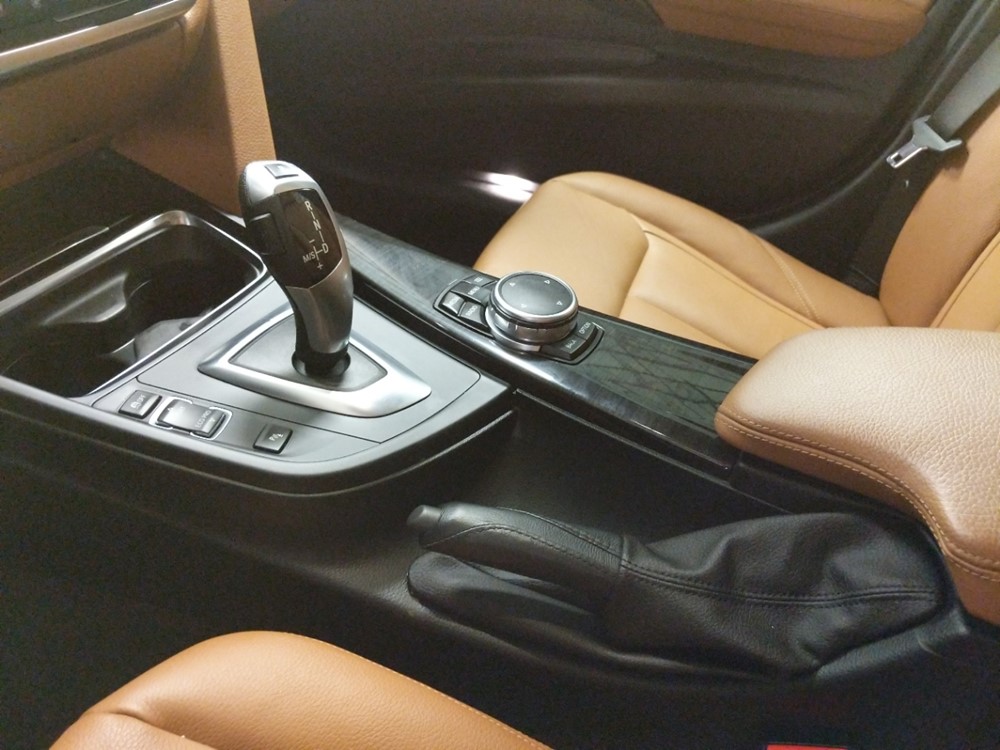 2015 BMW 335i - Center Console/Cup Holders
