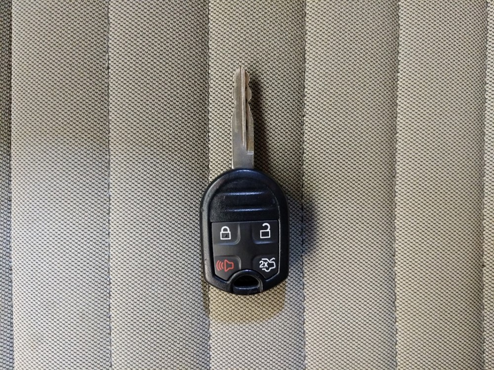 2015 Ford Taurus - Keys