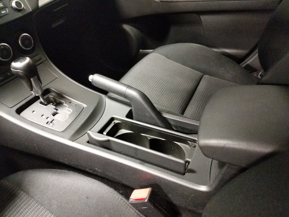 2013 Mazda Mazda3 - Center Console/Cup Holders