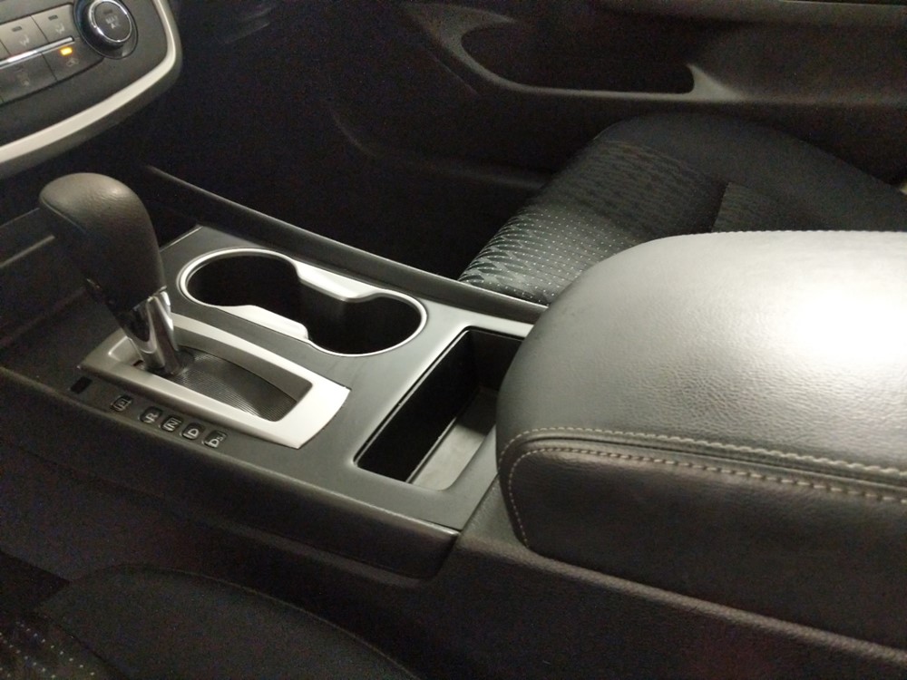 2016 Nissan Altima - Center Console/Cup Holders
