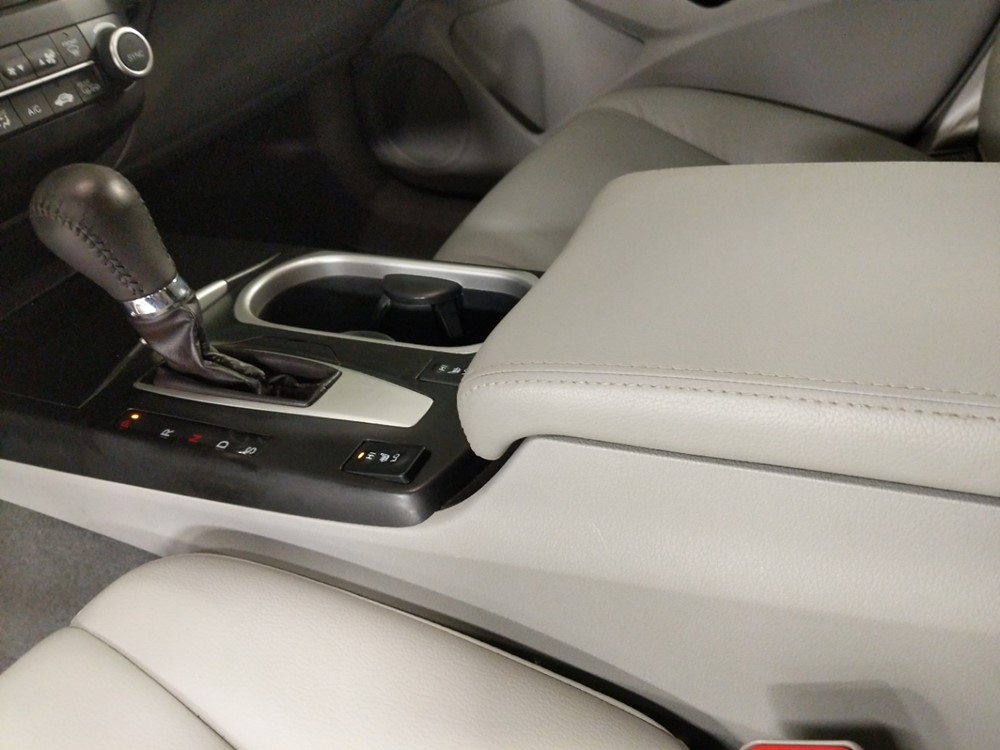 2016 Acura RDX - Center Console/Cup Holders