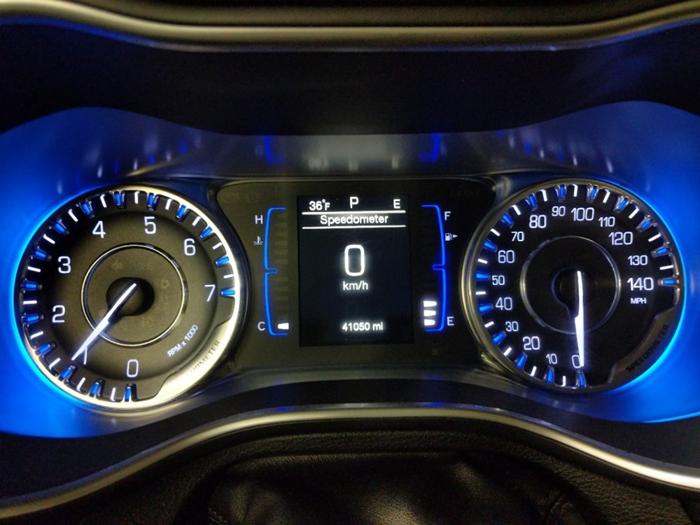 2016 Chrysler 200 - Odometer Close Up