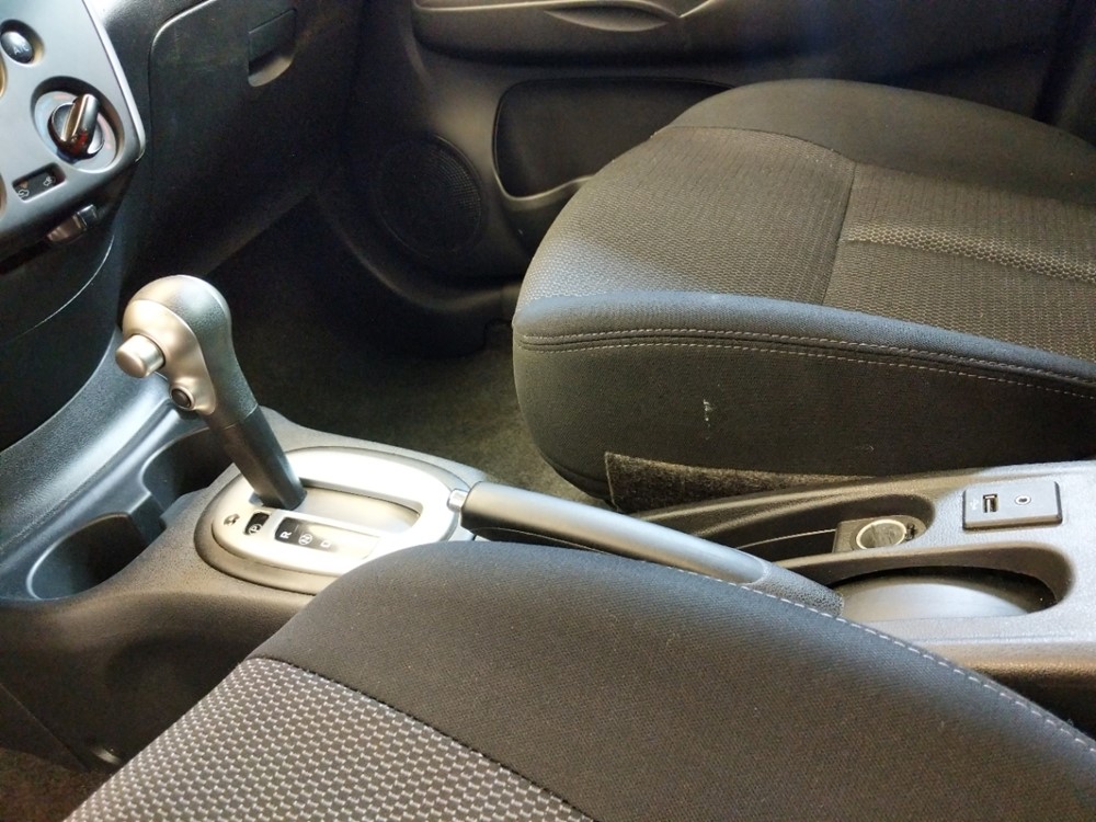 2016 Nissan Versa - Center Console/Cup Holders