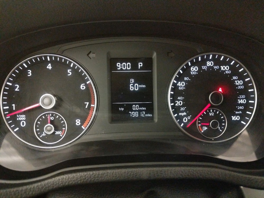2015 Volkswagen Passat - Odometer Close Up