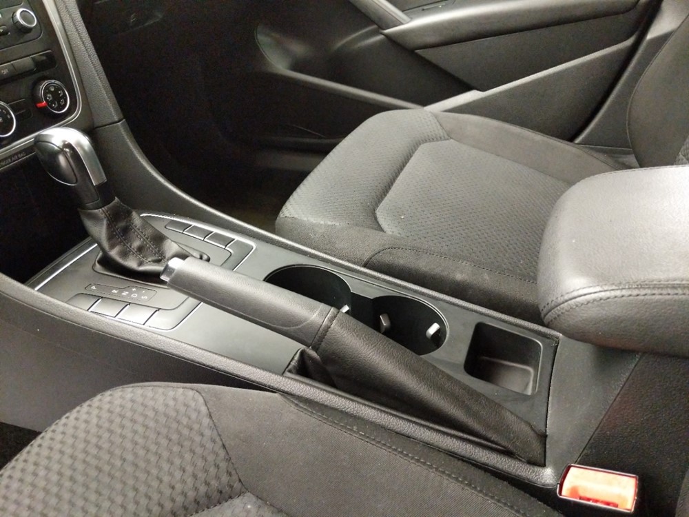 2015 Volkswagen Passat - Center Console/Cup Holders