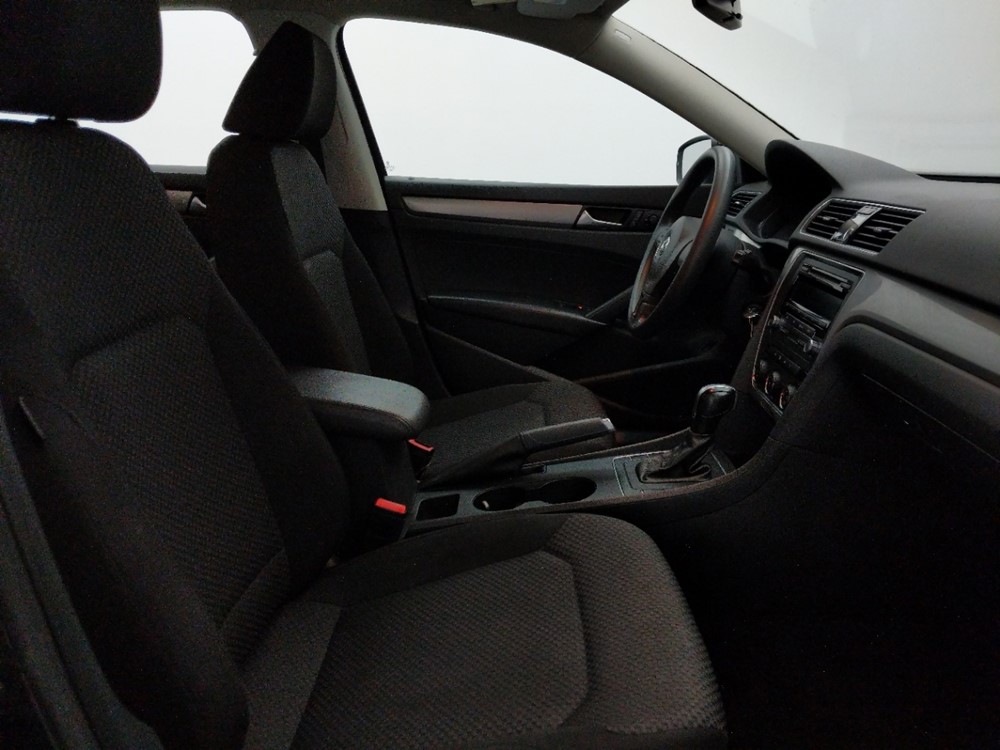 2015 Volkswagen Passat - Passenger Front Seat