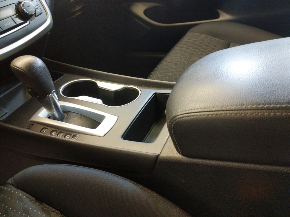 2017 Nissan Altima - Center Console/Cup Holders