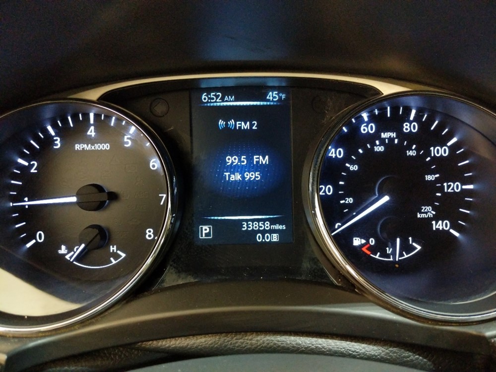 2016 Nissan Rogue - Odometer Close Up