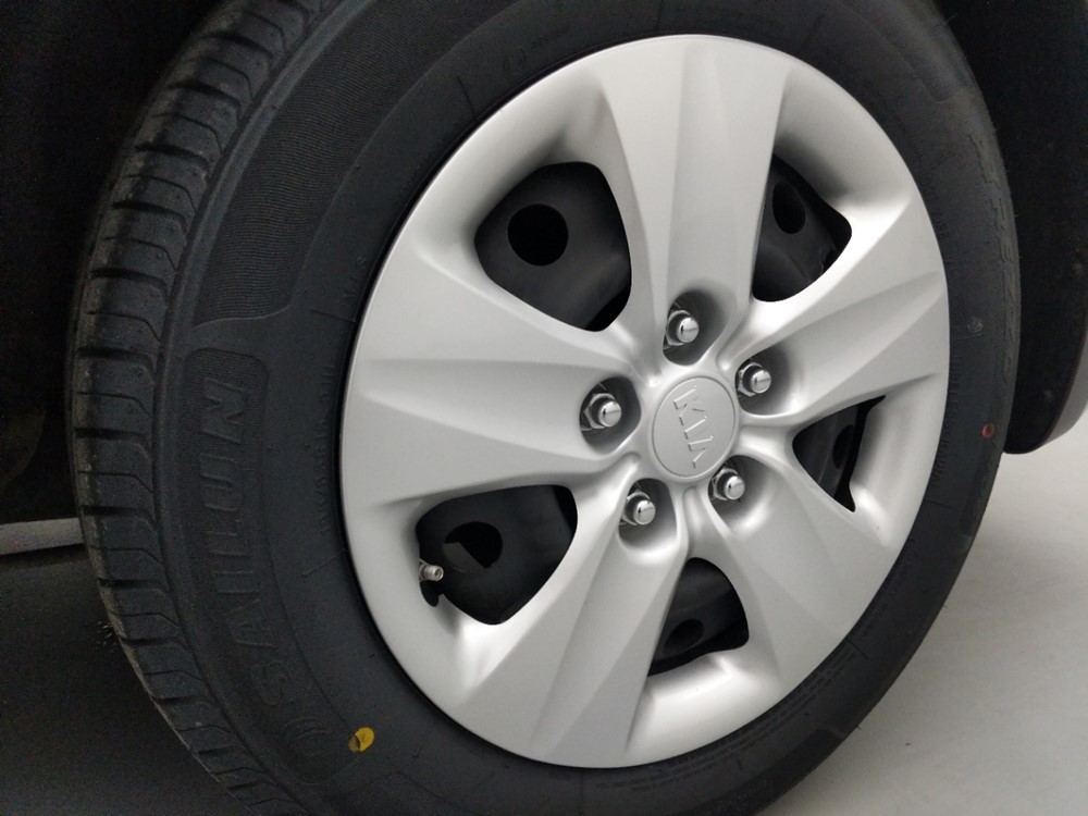 2017 Kia Forte - Wheel