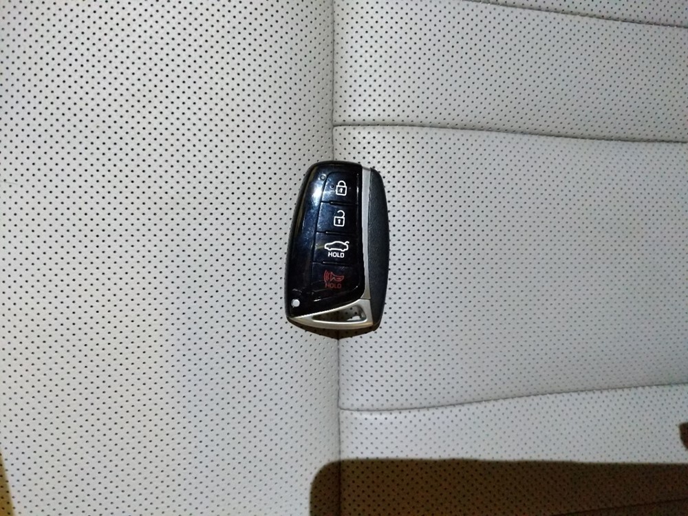 2016 Hyundai Genesis - Keys