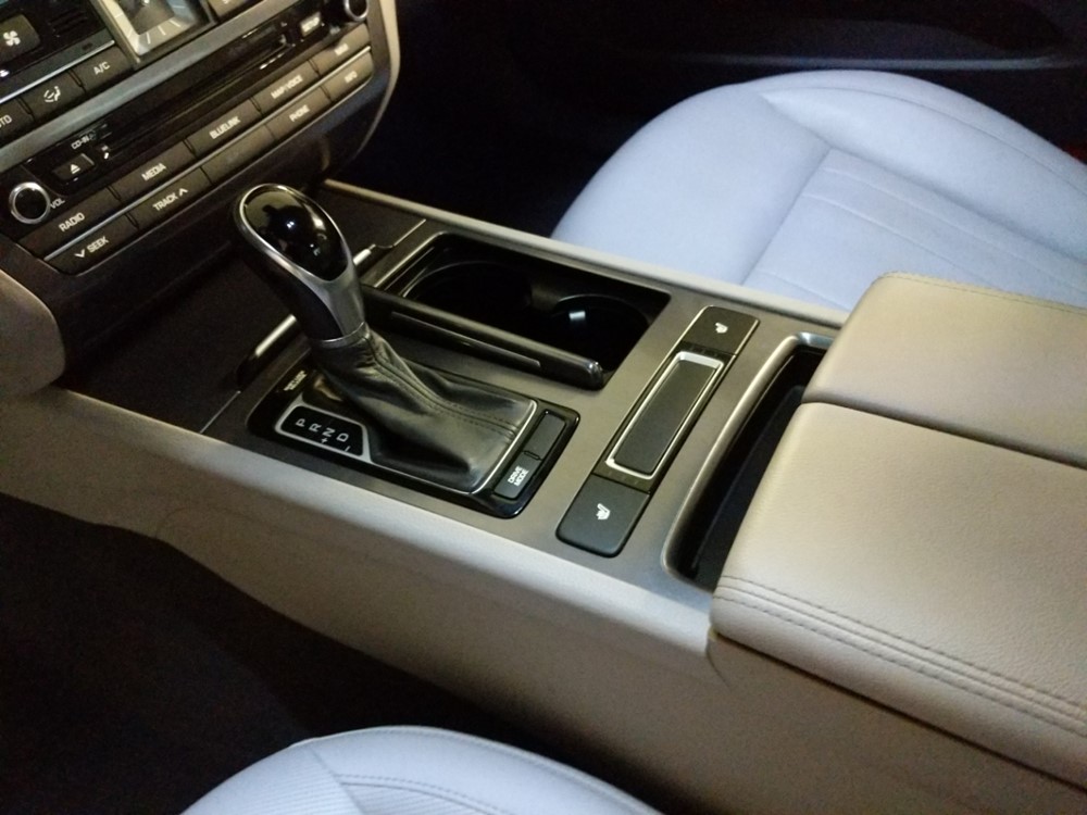 2016 Hyundai Genesis - Center Console/Cup Holders