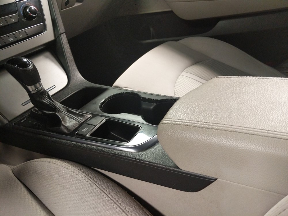 2016 Hyundai Sonata - Center Console/Cup Holders