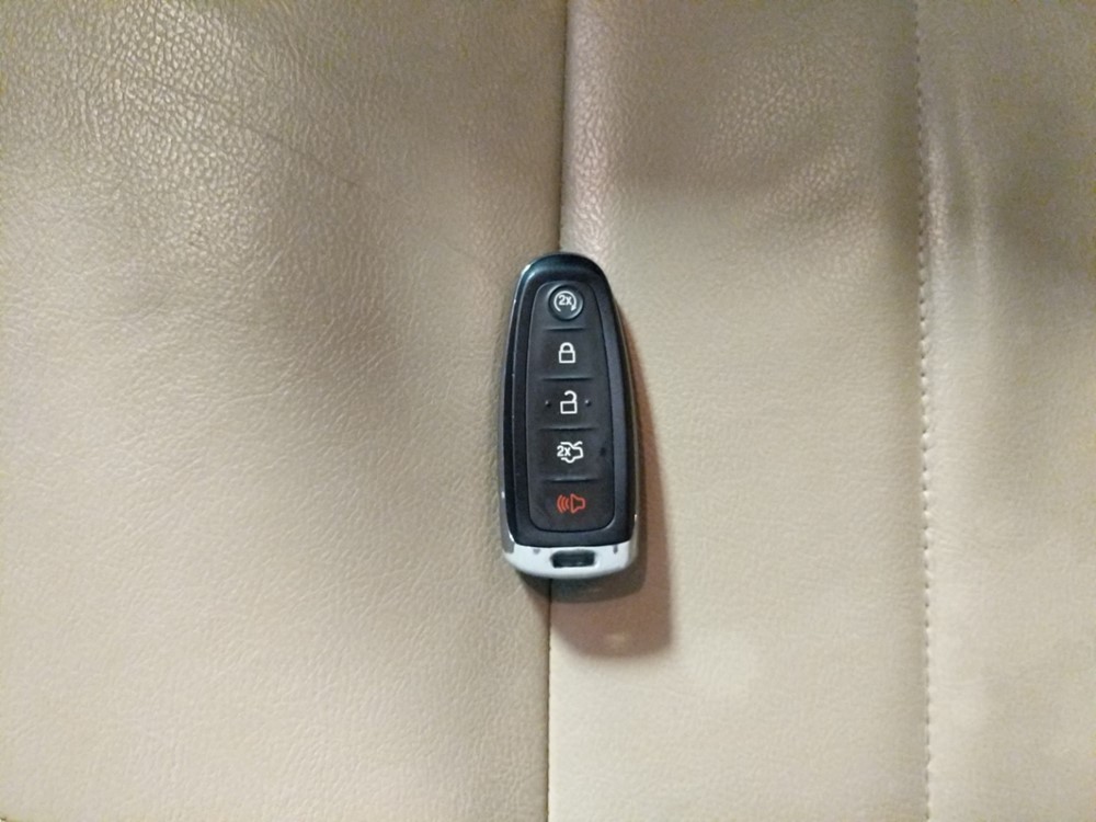 2016 Ford Taurus - Keys