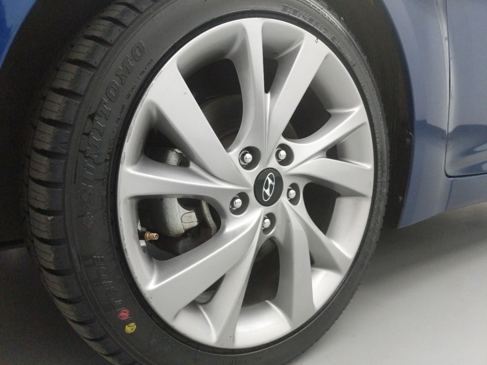 2017 Hyundai Veloster - Wheel