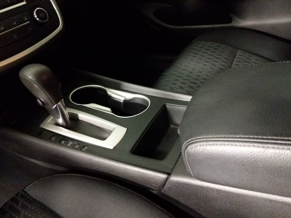 2017 Nissan Altima - Center Console/Cup Holders