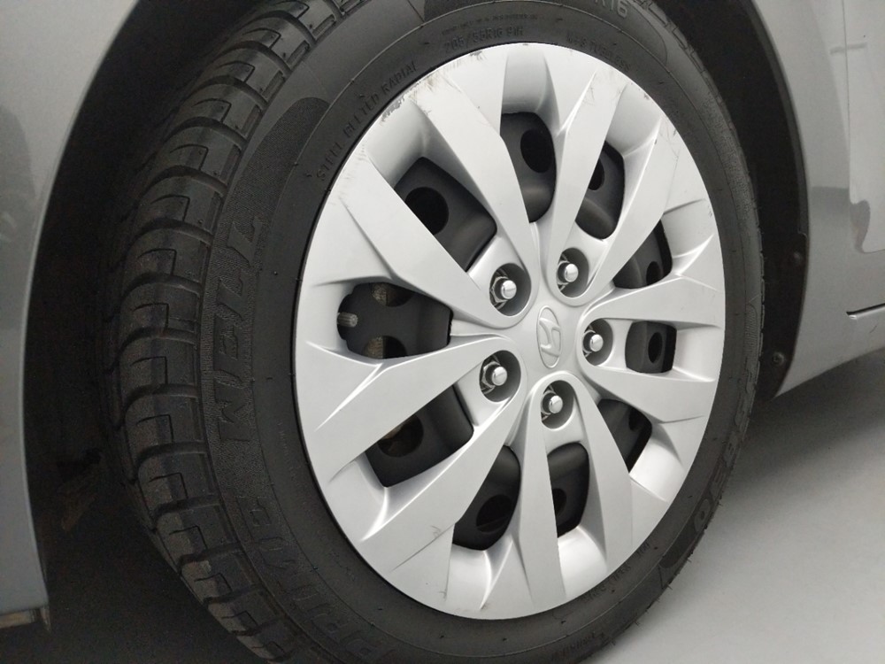 2017 Hyundai Elantra - Wheel