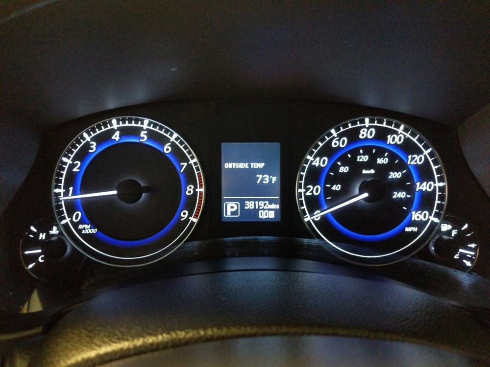 2016 INFINITI QX50 - Odometer Close Up