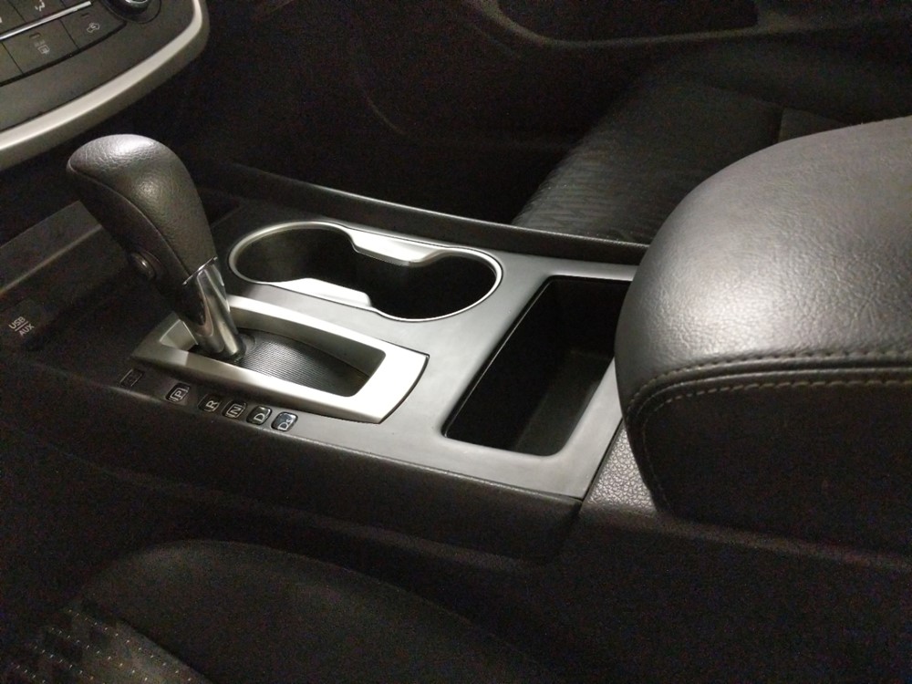 2016 Nissan Altima - Center Console/Cup Holders