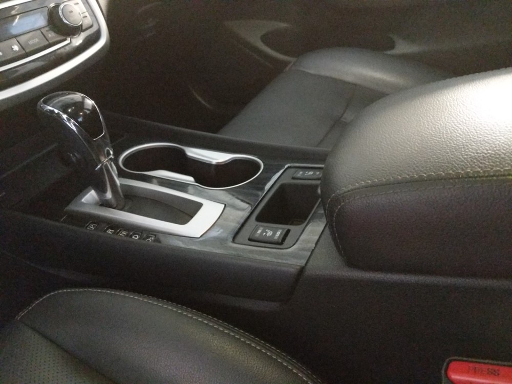 2018 Nissan Altima - Center Console/Cup Holders