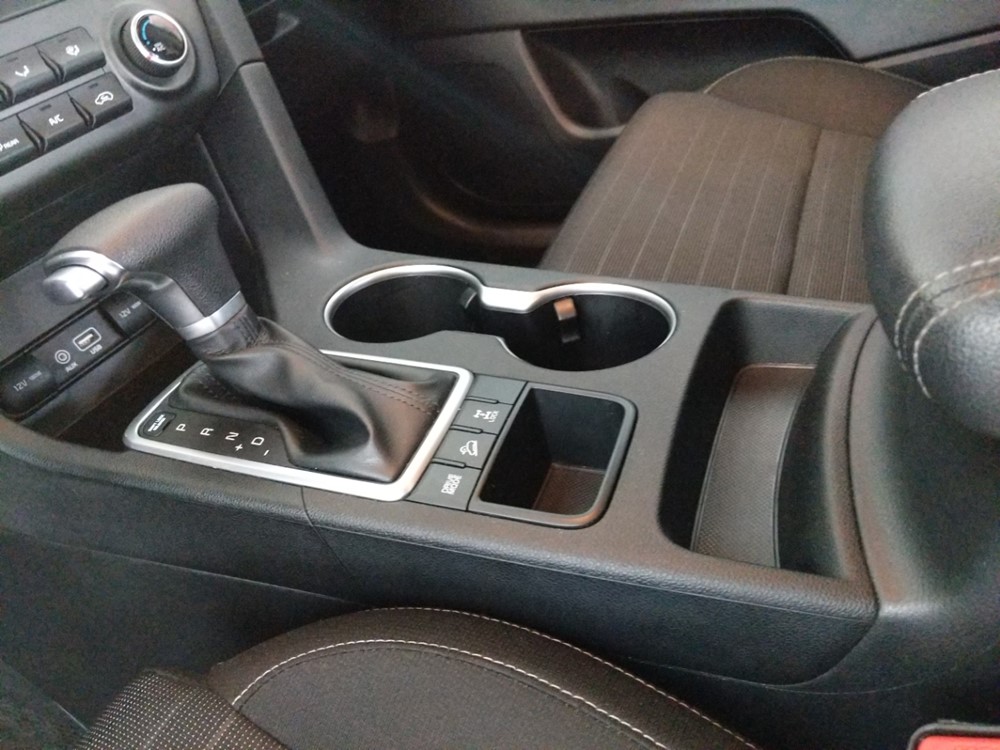 2018 Kia Sportage - Center Console/Cup Holders