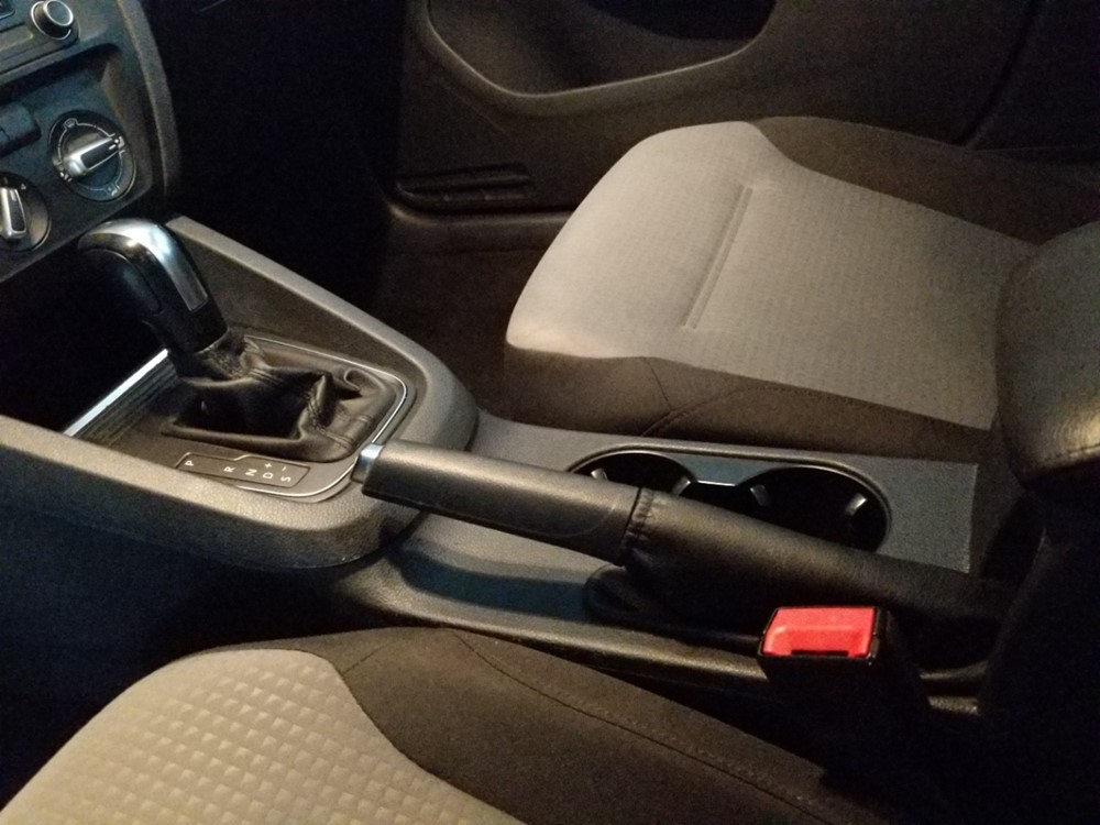 2017 Volkswagen Jetta - Center Console/Cup Holders
