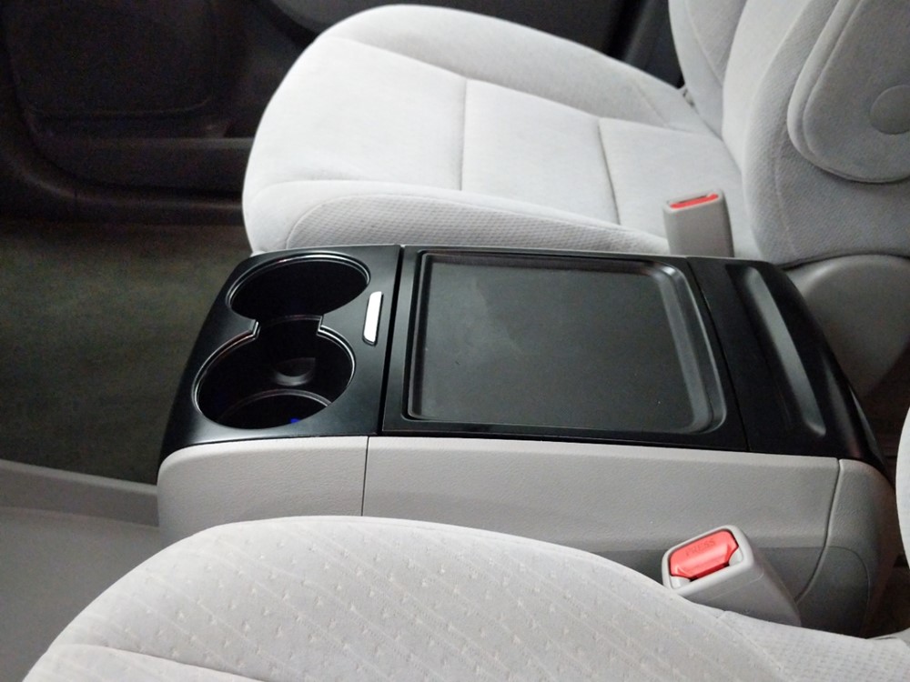 2015 Toyota Sienna - Center Console/Cup Holders