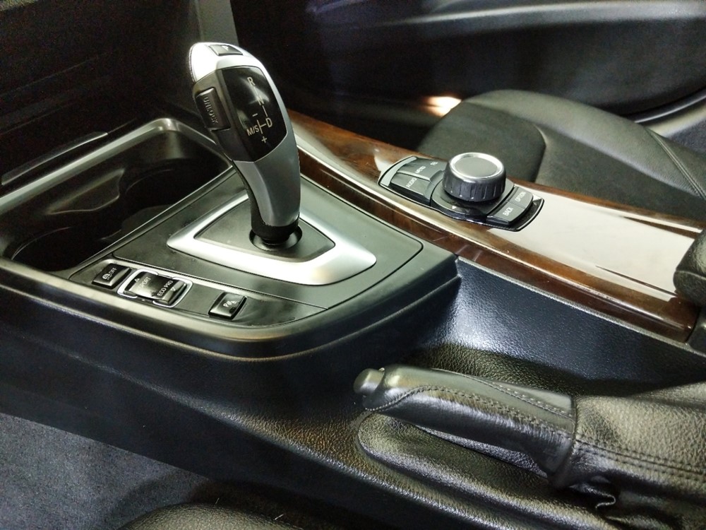 2015 BMW 328i - Center Console/Cup Holders
