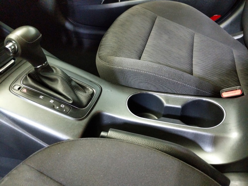 2016 Kia Forte - Center Console/Cup Holders