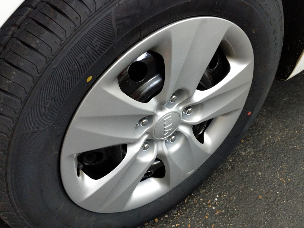 2016 Kia Forte - Wheel