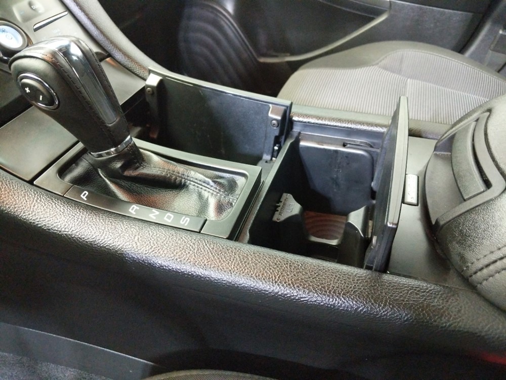 2016 Ford Taurus - Center Console/Cup Holders