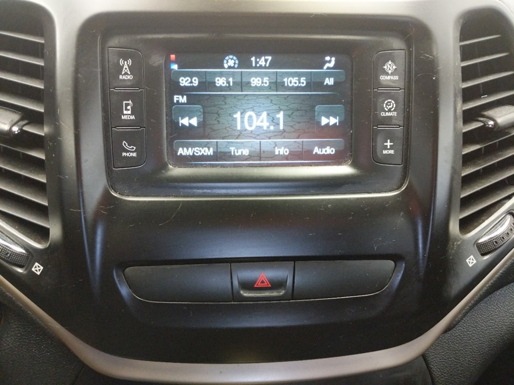 2016 Jeep Cherokee - Stereo Package