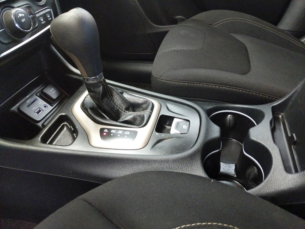 2016 Jeep Cherokee - Center Console/Cup Holders