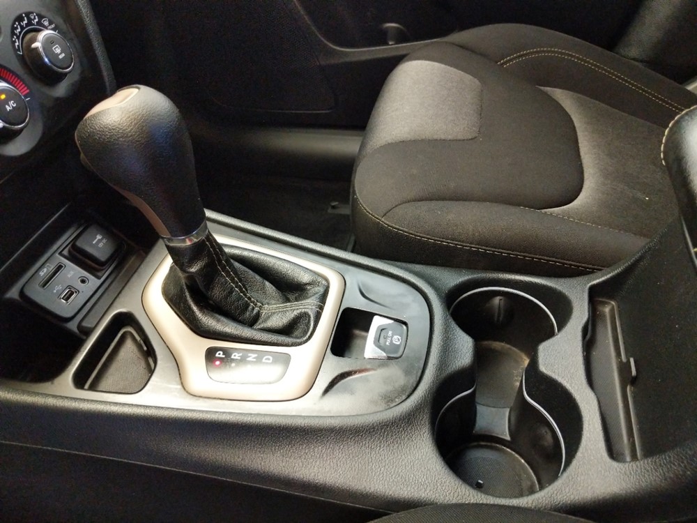 2017 Jeep Cherokee - Center Console/Cup Holders