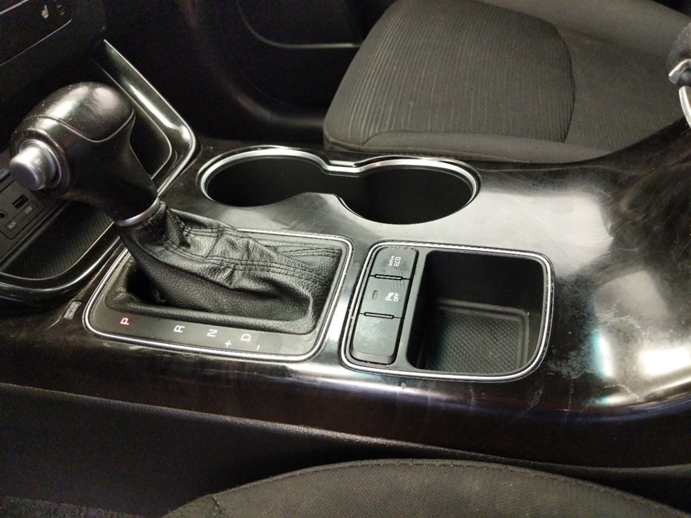 2014 Kia Sorento - Center Console/Cup Holders