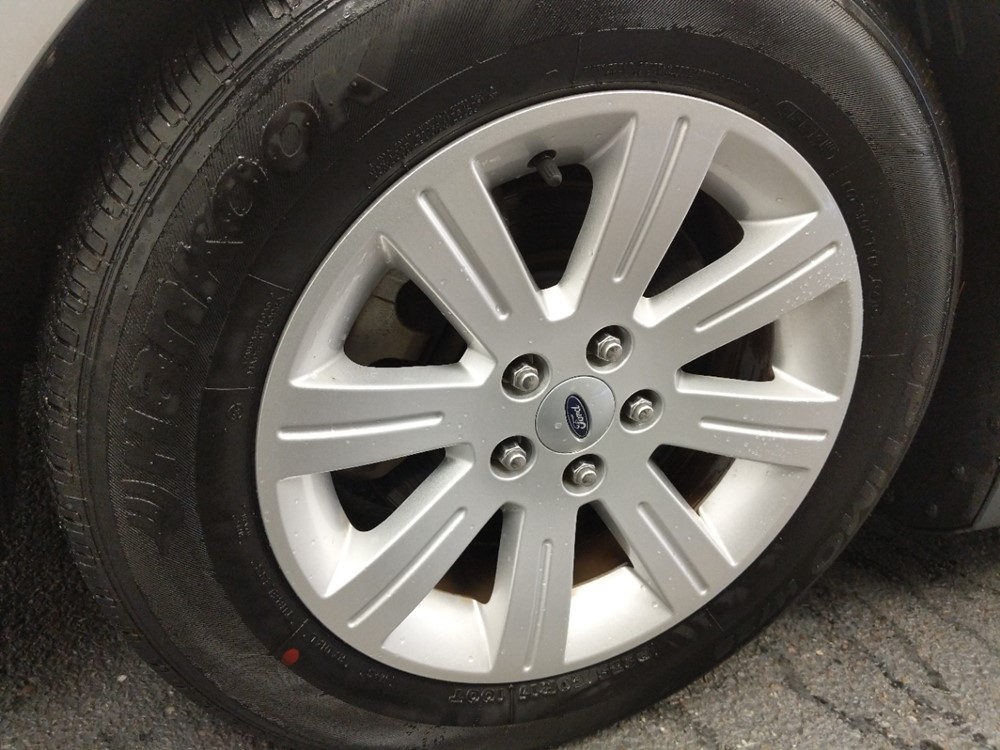 2011 Ford Taurus - Wheel